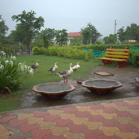 Break The Routine Hotel Murbad Exterior photo